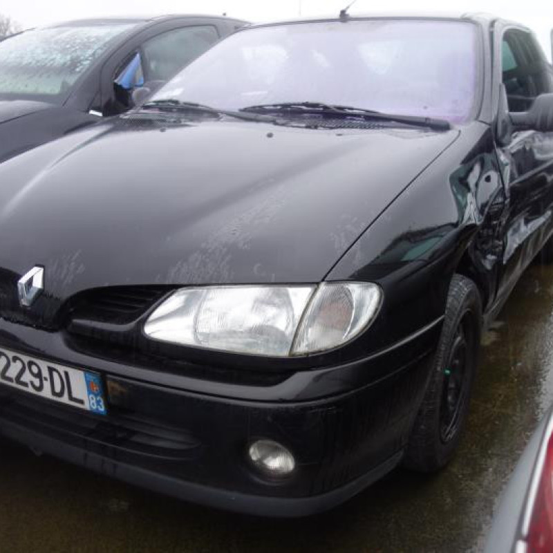 Ceinture arriere gauche RENAULT MEGANE 1 Photo n°5