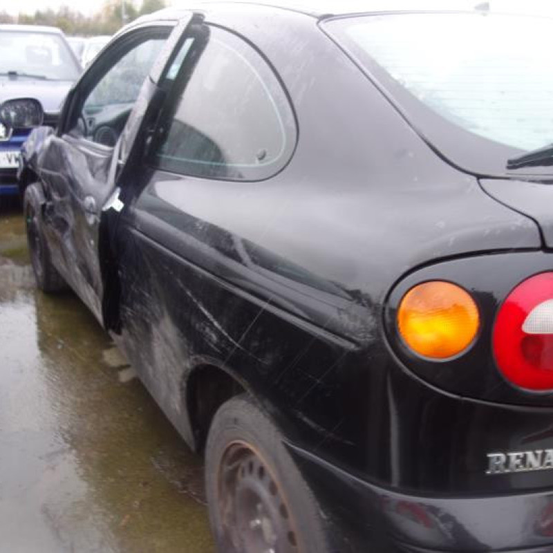 Ceinture arriere gauche RENAULT MEGANE 1 Photo n°8