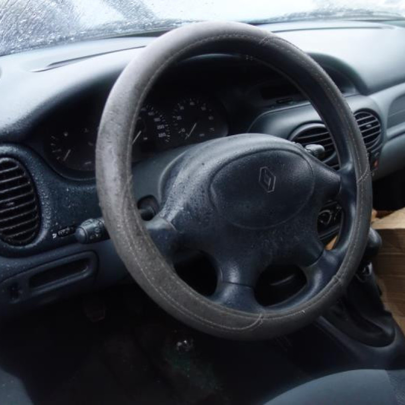 Ceinture arriere gauche RENAULT MEGANE 1 Photo n°10