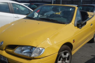 Pretensionneur de ceinture avant droit RENAULT MEGANE 1