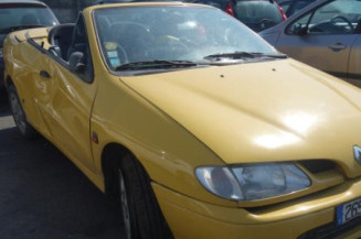 Pretensionneur de ceinture avant droit RENAULT MEGANE 1