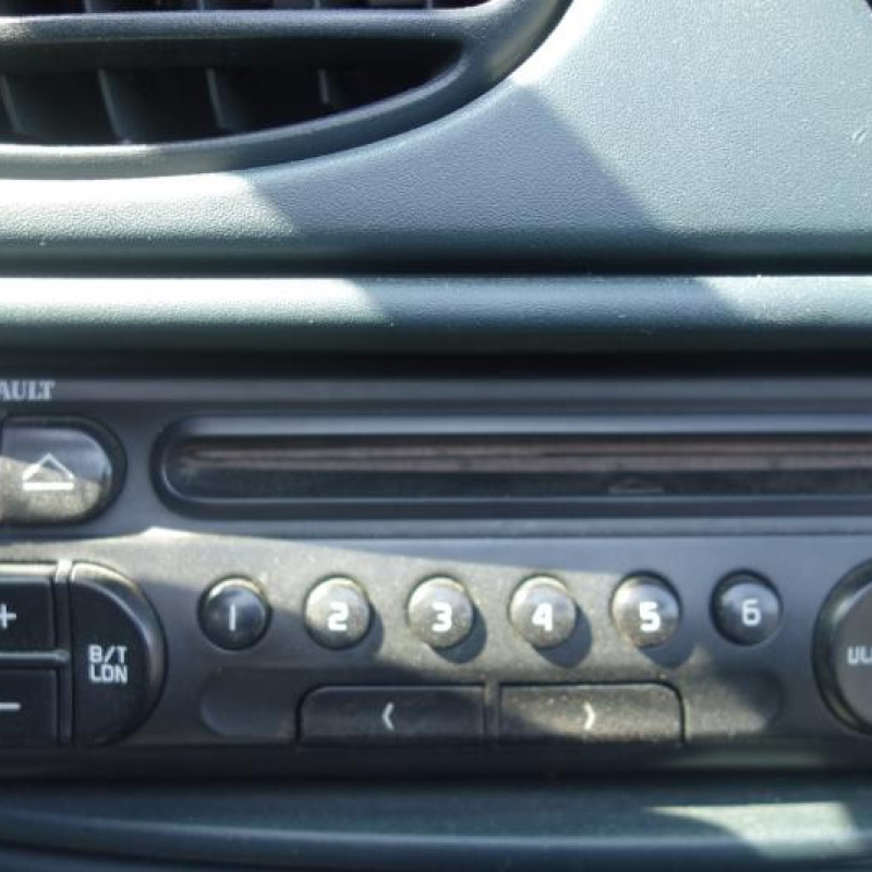 Pretensionneur de ceinture avant droit RENAULT MEGANE 1 Photo n°10