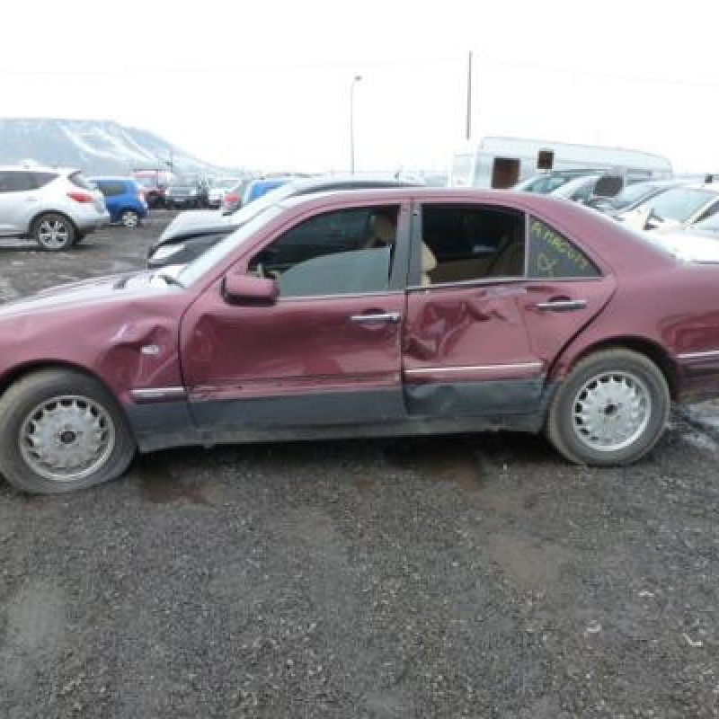 Porte avant droit MERCEDES CLASSE E 210 Photo n°8
