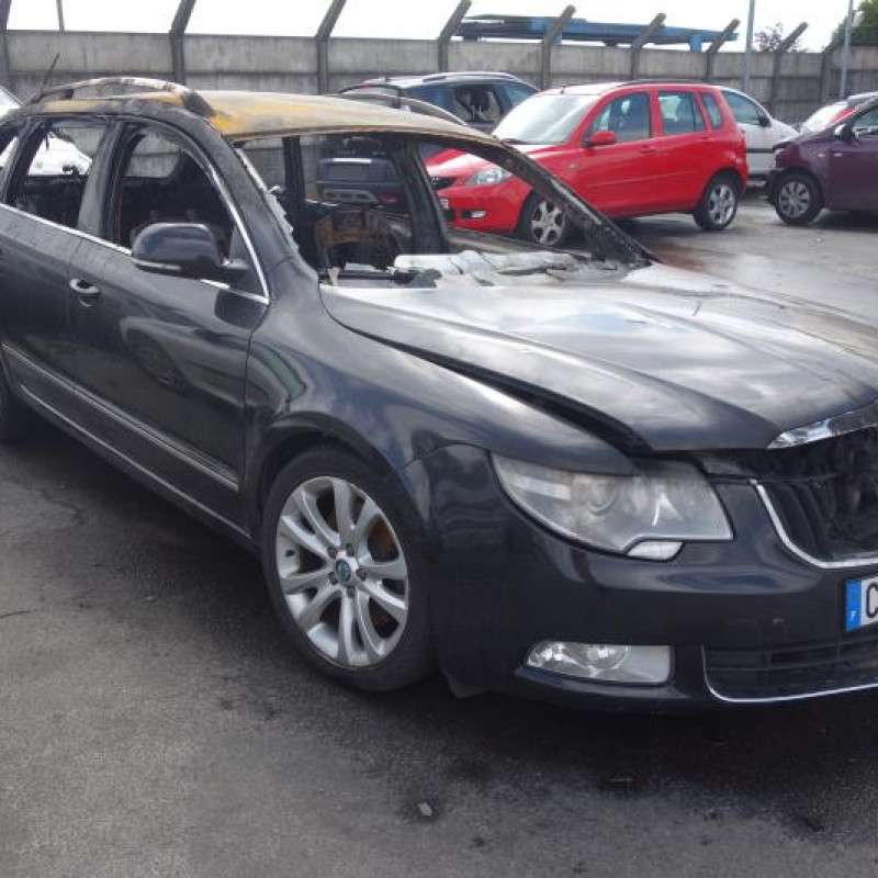 Trappe d'essence SKODA SUPERB 2 Photo n°5