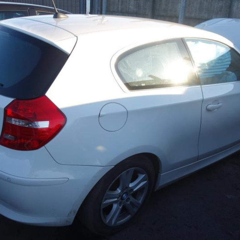 Feu arriere stop central BMW SERIE 1 E81 Photo n°6