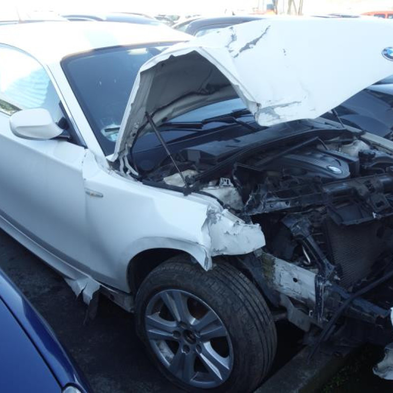 Verin de coffre BMW SERIE 1 E81 Photo n°4