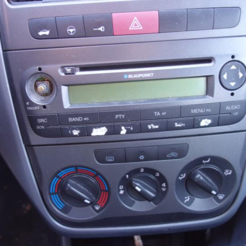Ceinture arriere gauche FIAT GRANDE PUNTO Photo n°10