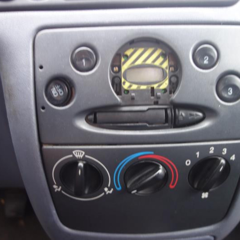 Attache ceinture avant gauche FORD COURRIER 4 Photo n°9
