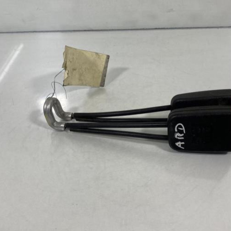 Attache ceinture arriere droit VOLKSWAGEN POLO 3 Photo n°2