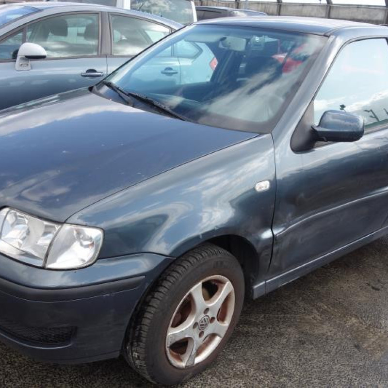 Ceinture arriere gauche VOLKSWAGEN POLO 3 Photo n°4