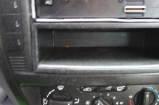 Attache ceinture arriere droit CITROEN C2