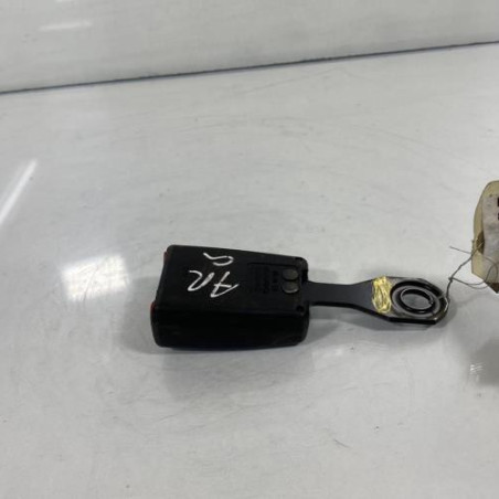 Attache ceinture arriere gauche CITROEN C2