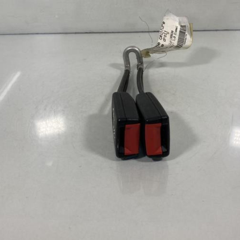 Attache ceinture arriere droit VOLKSWAGEN POLO 3 Photo n°1