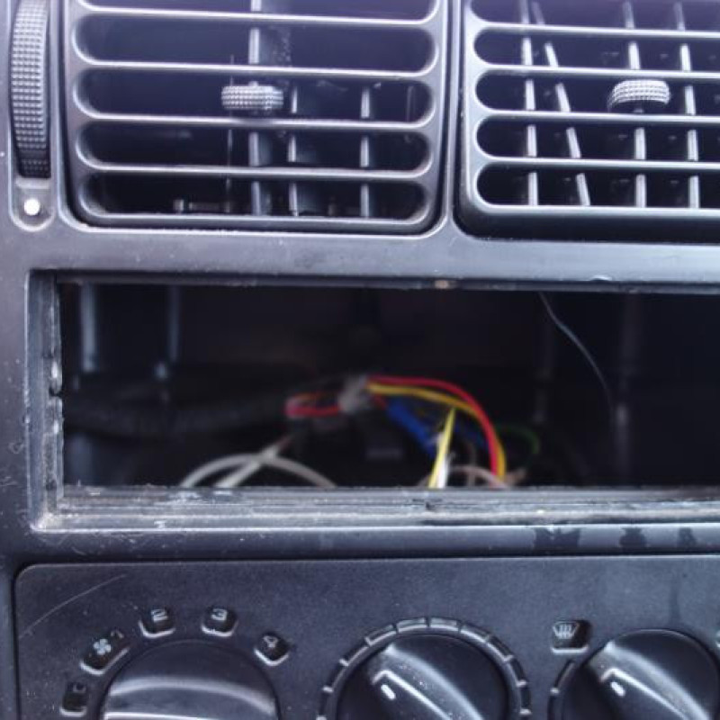 Ceinture arriere gauche VOLKSWAGEN POLO 3 Photo n°11