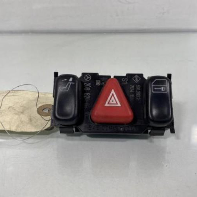 Bouton de warning MERCEDES CLASSE C 202 Photo n°1
