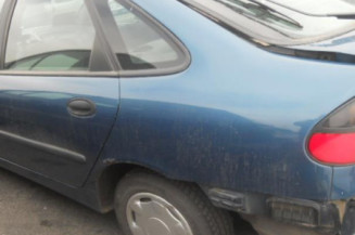 Vase de lave glace RENAULT LAGUNA 1