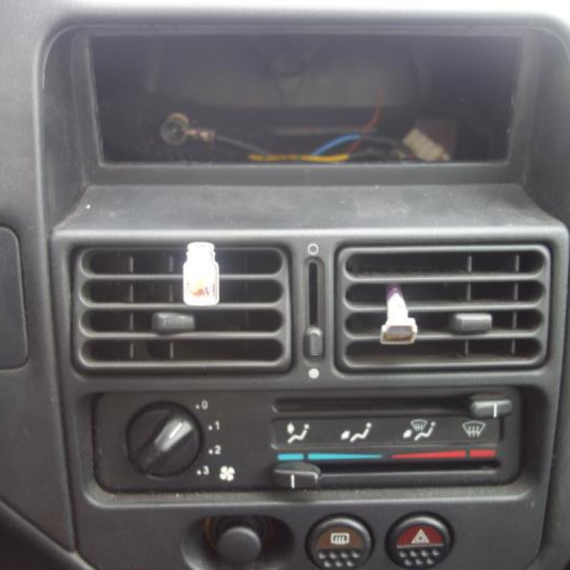 Serrure avant droit PEUGEOT 106 Photo n°9