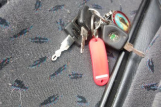 Serrure avant droit PEUGEOT 106