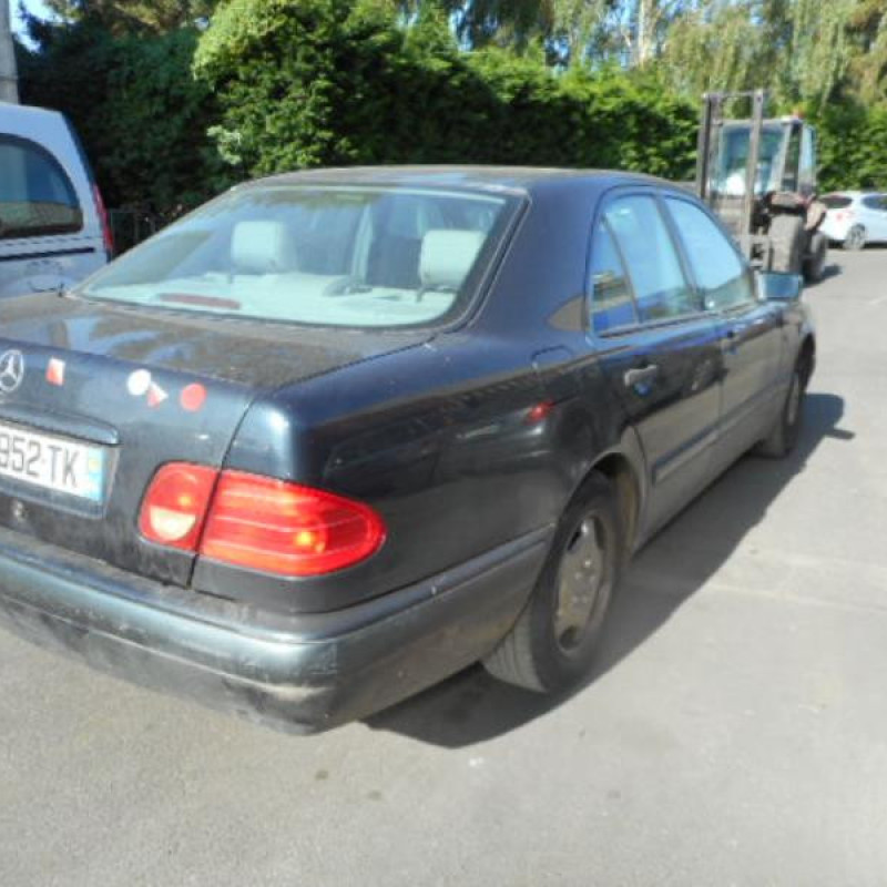 Ceinture arriere gauche MERCEDES CLASSE E Photo n°4