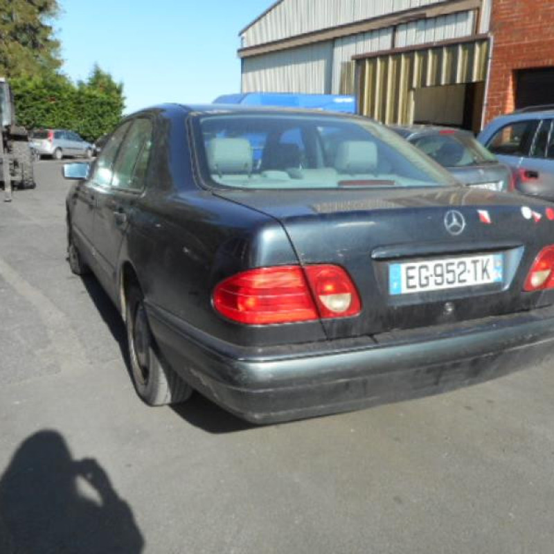 Ceinture arriere gauche MERCEDES CLASSE E Photo n°5