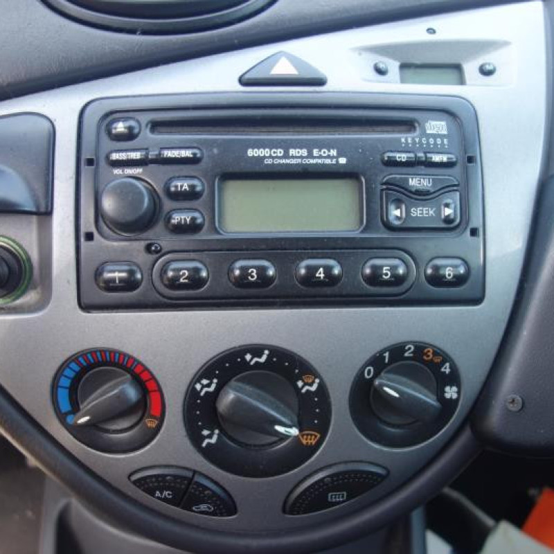 Pretensionneur de ceinture avant droit FORD FOCUS 1 Photo n°9