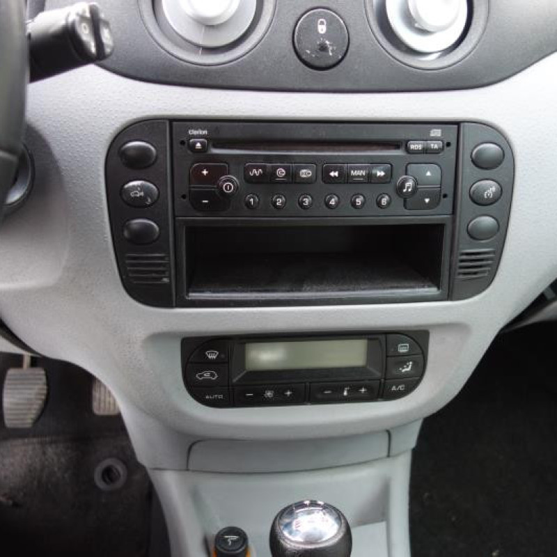 Attache ceinture arriere droit CITROEN C3 1 Photo n°8