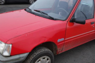 Fermeture de capot PEUGEOT 205