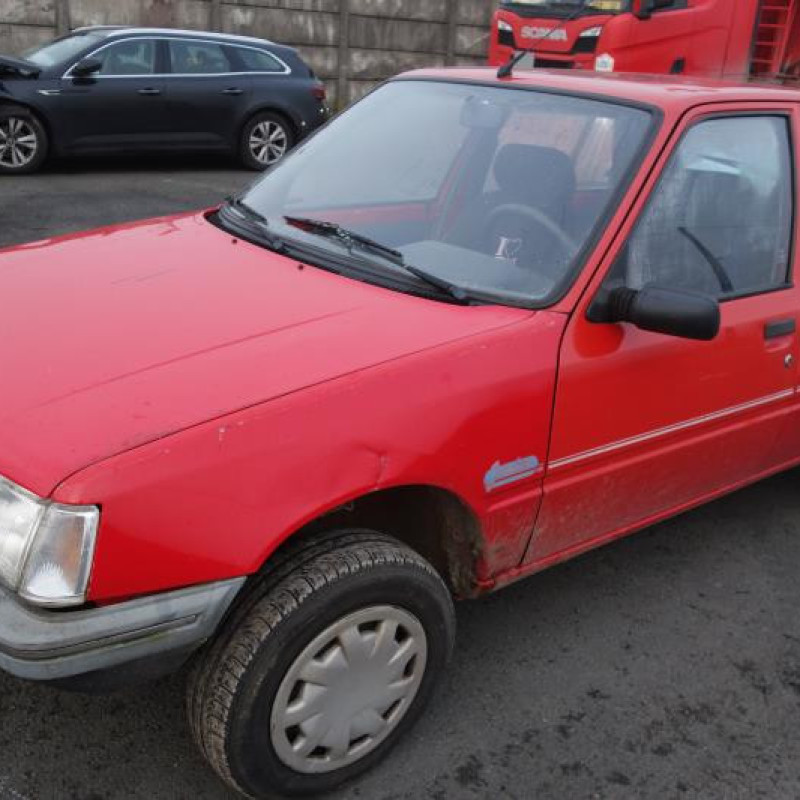 Fermeture de capot PEUGEOT 205 Photo n°4