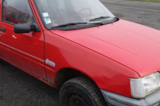 Fermeture de capot PEUGEOT 205