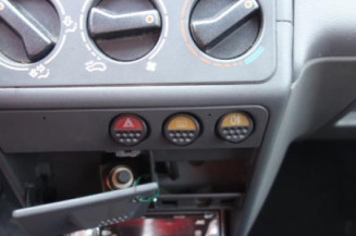 Fermeture de capot PEUGEOT 205