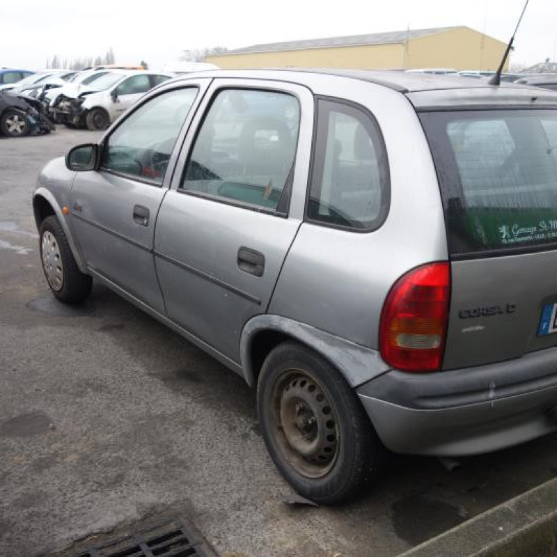 Ceinture arriere gauche OPEL CORSA B Photo n°7