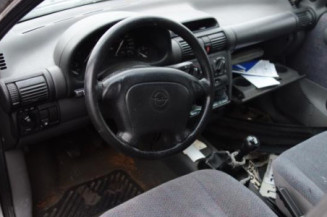 Ceinture arriere gauche OPEL CORSA B