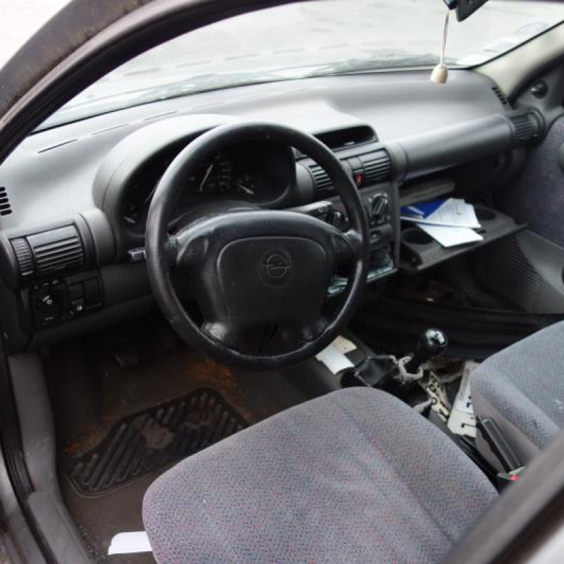 Ceinture arriere gauche OPEL CORSA B Photo n°8