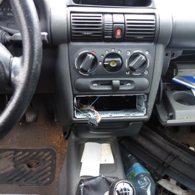 Ceinture arriere gauche OPEL CORSA B Photo n°9