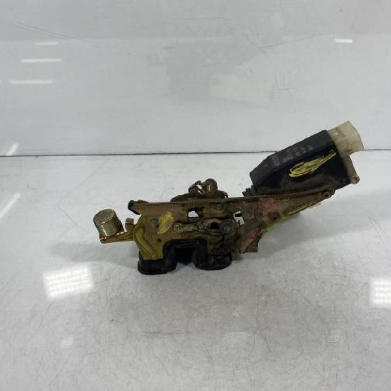 Serrure arriere gauche OPEL CORSA B Photo n°3