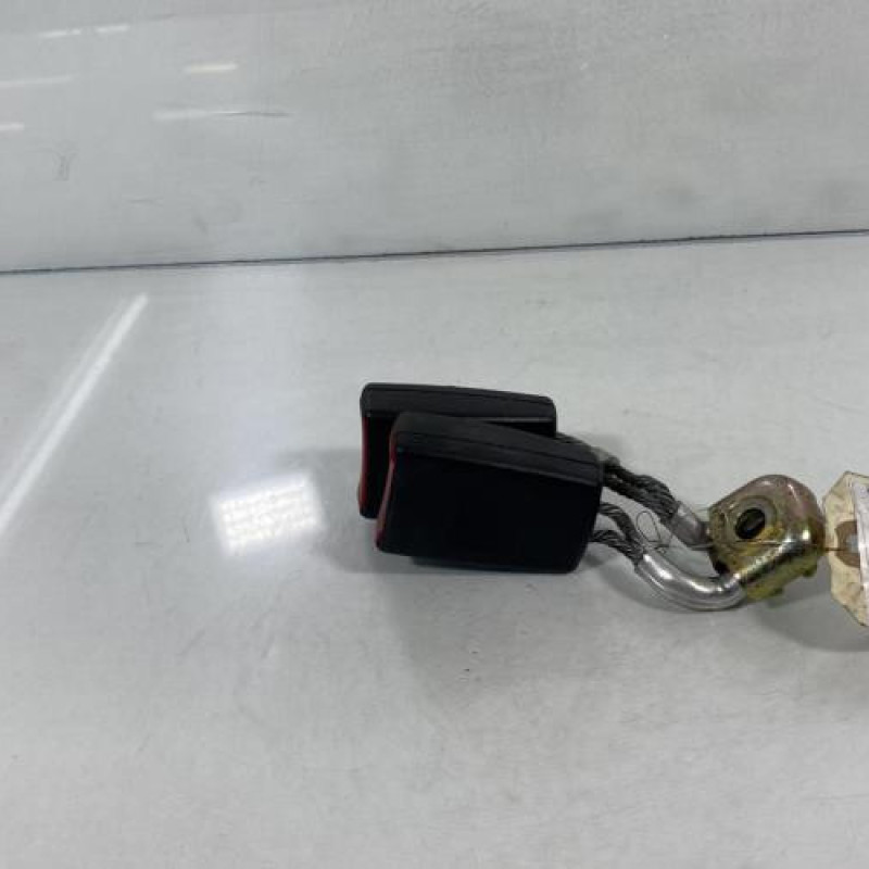 Attache ceinture arriere gauche VOLKSWAGEN GOLF 5 Photo n°2