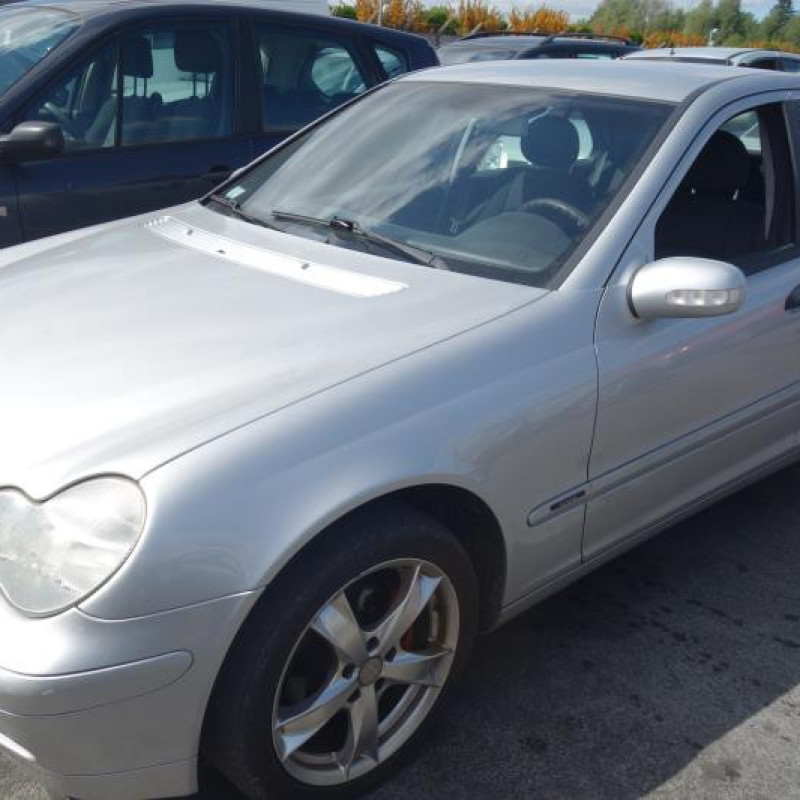 Pretensionneur de ceinture avant droit MERCEDES CLASSE C 203 Photo n°4