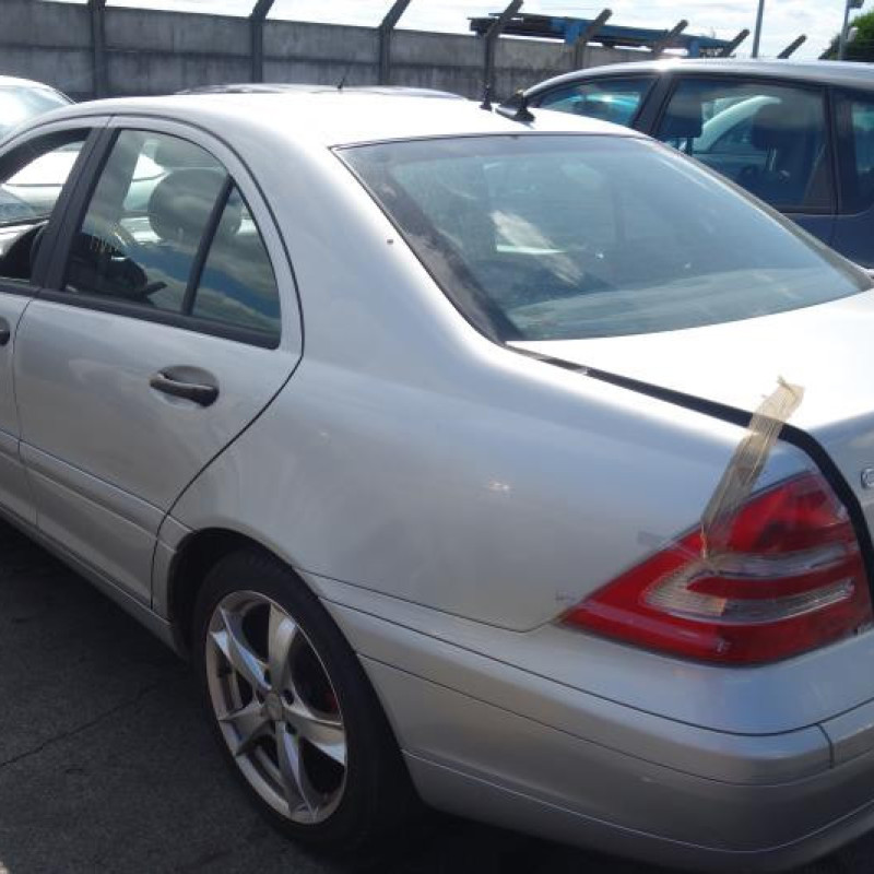 Pretensionneur de ceinture avant droit MERCEDES CLASSE C 203 Photo n°7