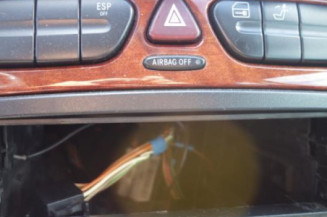 Pretensionneur de ceinture avant droit MERCEDES CLASSE C 203