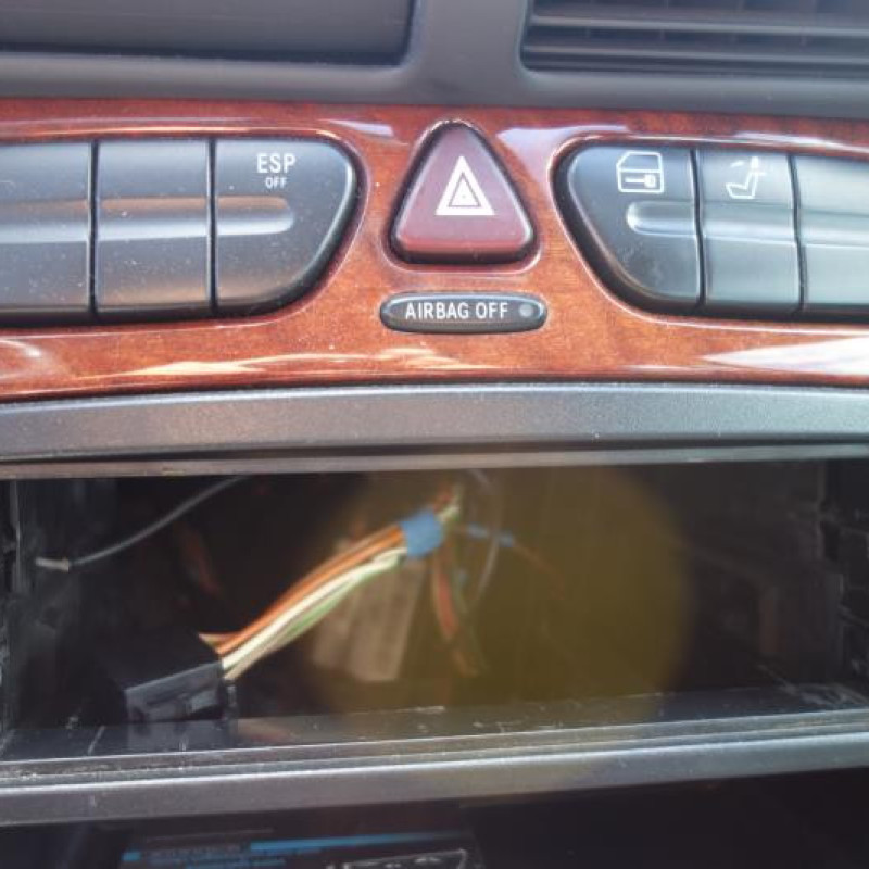 Pretensionneur de ceinture avant droit MERCEDES CLASSE C 203 Photo n°11