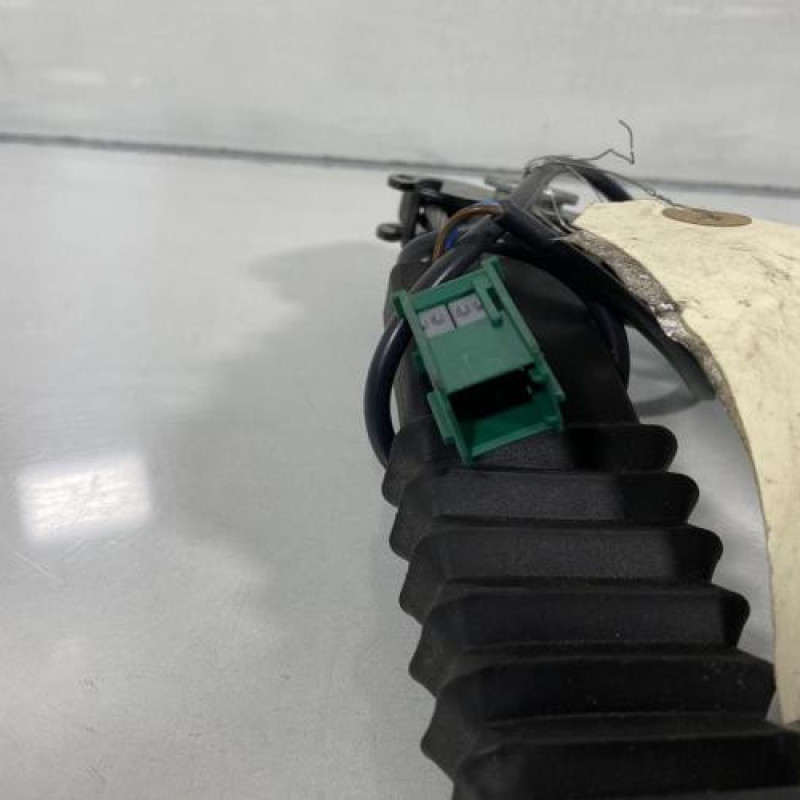 Pretensionneur de ceinture avant droit OPEL MERIVA A Photo n°3