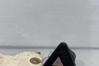 Bouton de warning FORD FIESTA 5 Photo n°1
