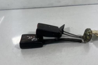 Attache ceinture arriere gauche VOLKSWAGEN PASSAT 4