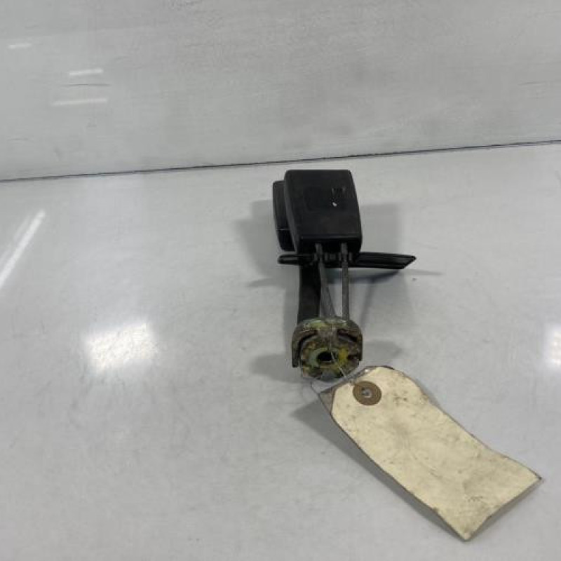 Attache ceinture arriere gauche VOLKSWAGEN PASSAT 4 Photo n°3