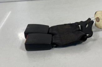 Attache ceinture arriere gauche FORD FIESTA 4