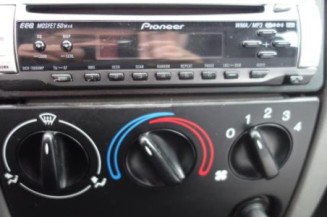 Attache ceinture arriere gauche FORD FIESTA 4