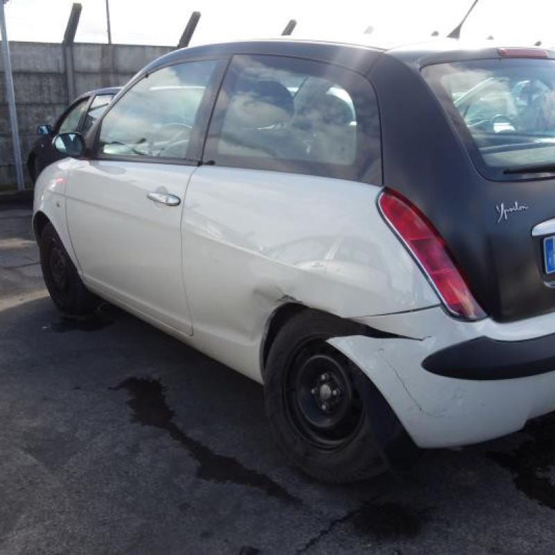 Malle/Hayon arriere LANCIA YPSILON 4 Photo n°6