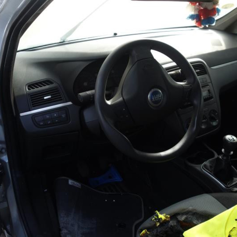 Fermeture de capot FIAT GRANDE PUNTO Photo n°8