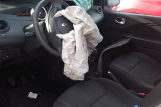 Attache ceinture arriere droit RENAULT TWINGO 2
