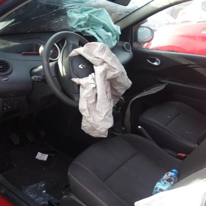 Attache ceinture arriere droit RENAULT TWINGO 2 Photo n°8